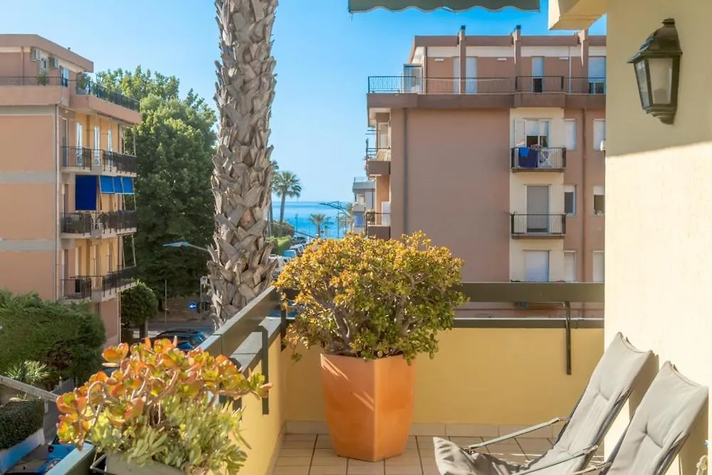 Apartamento Splendido Trilocale Vista Mare Albenga 0*,  Italia